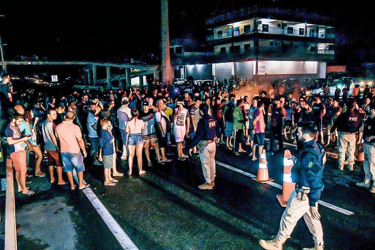 Balsas com 37 geradores chegam ao Amapá, solução provisória para o apagão