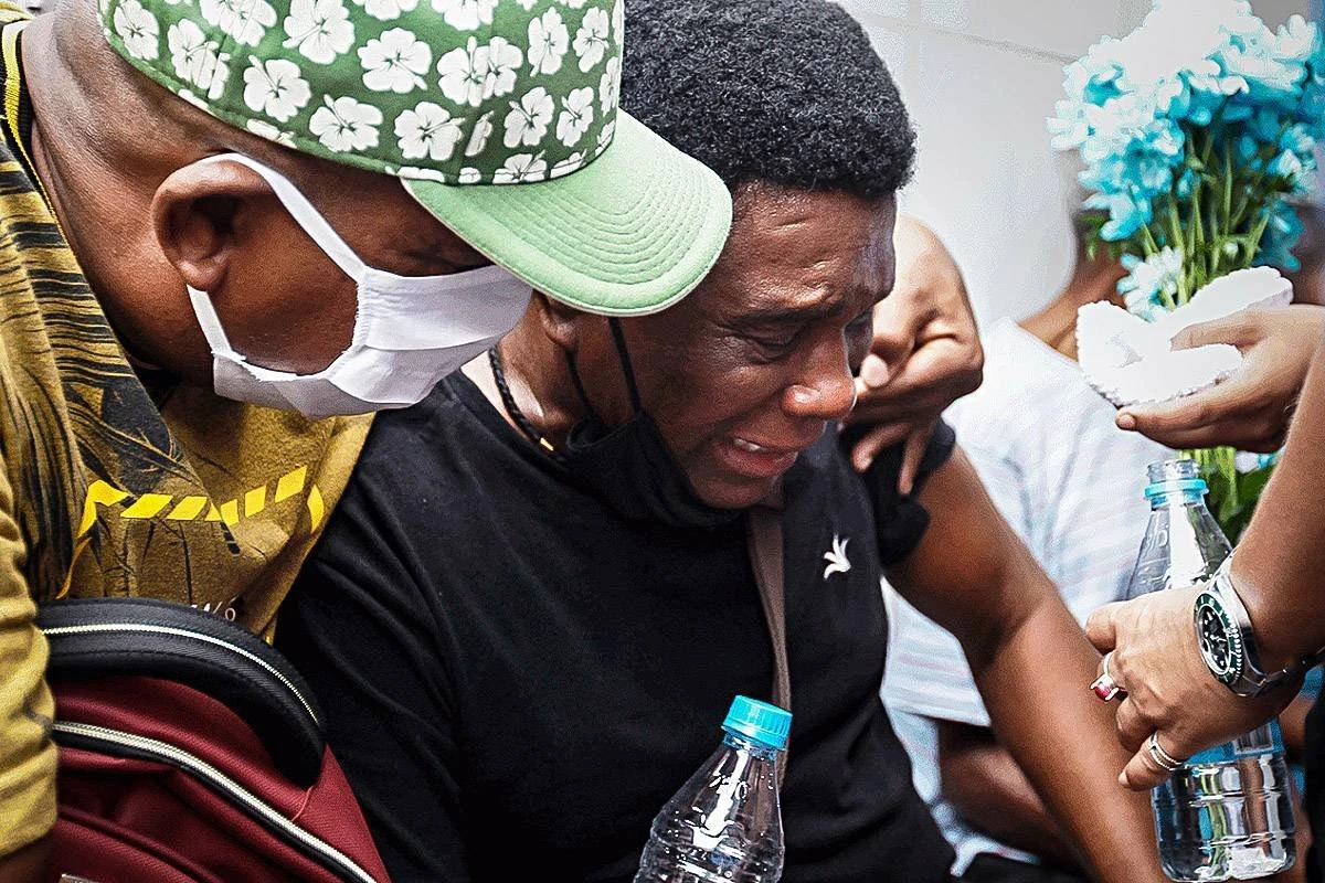 Após morte do neto, Neguinho da Beija-Flor diz que vai deixar o país