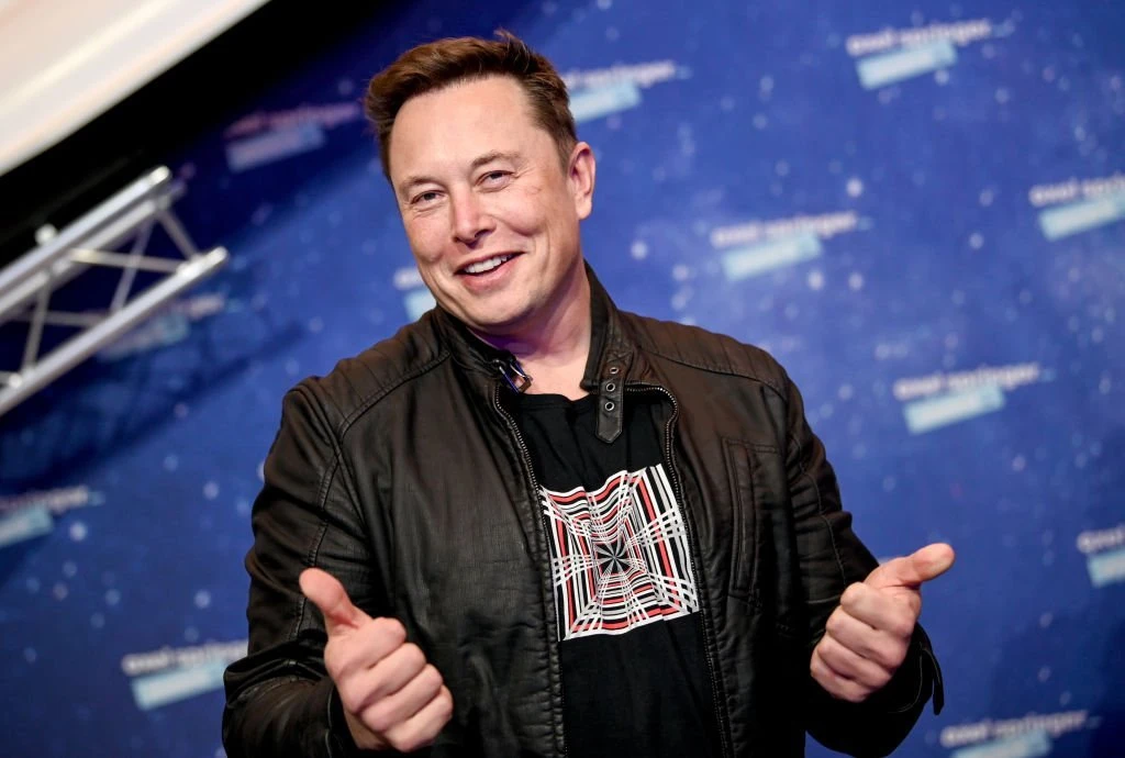 Bilionário Elon Musk mora em casa pré-fabricada de 37 m²