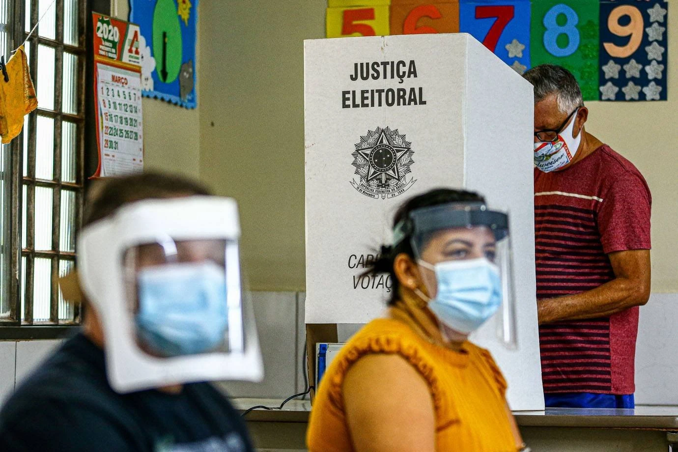Aliados de Bolsonaro alimentam suspeitas contra TSE após resultados ruins
