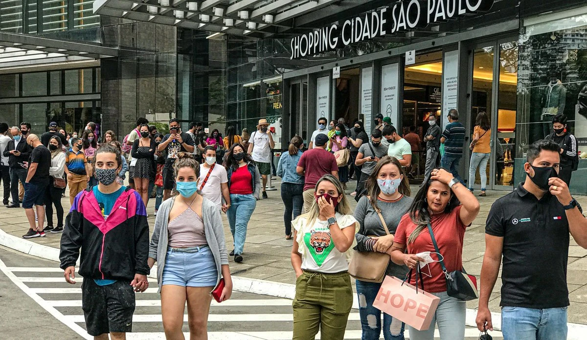 Bússola & Cia: Movimento em estacionamento de shoppings sobe 41%