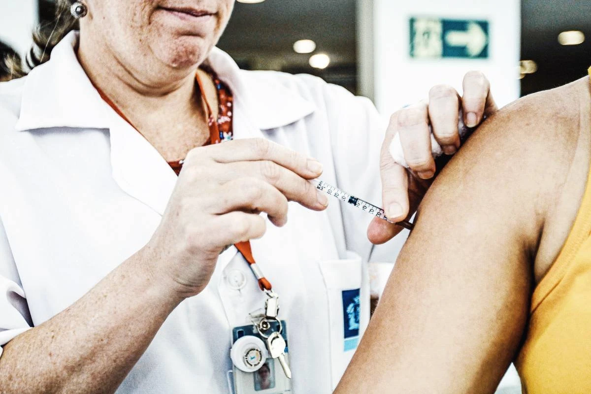 União Europeia deve começar vacinação contra covid-19 no 1º tri