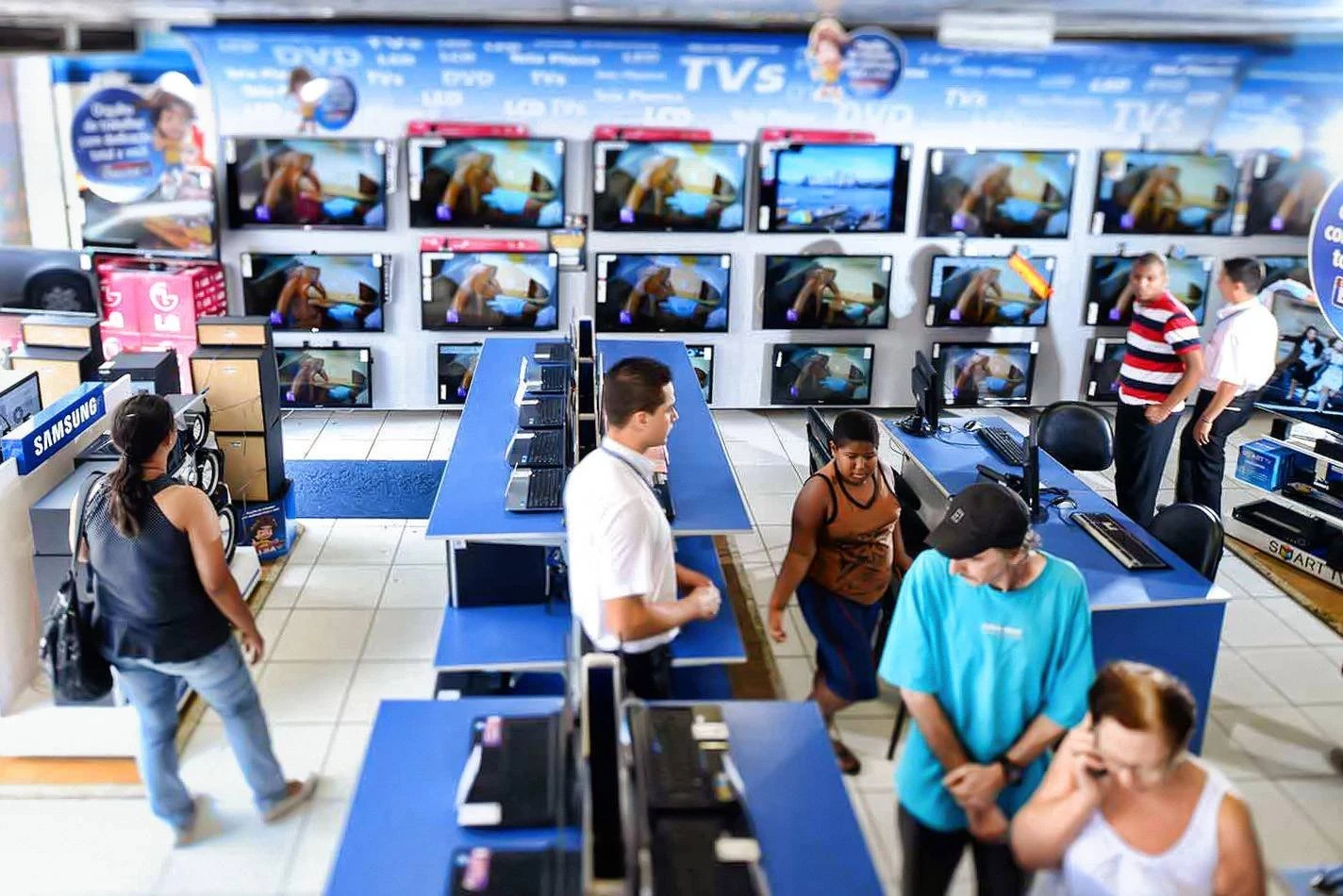 Via Varejo tem lucro de R$ 590 milhões no 3º trimestre