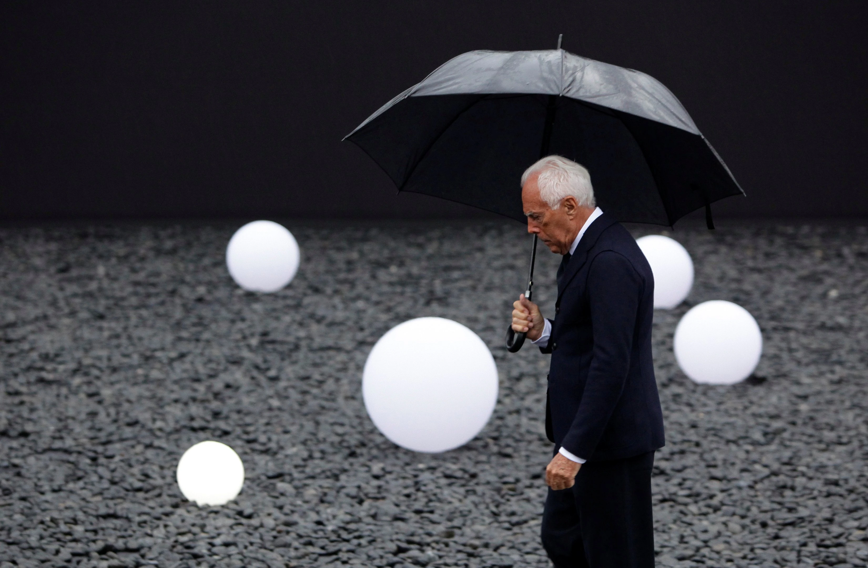 Giorgio Armani prepara sucessão entre seus confidentes e amigos