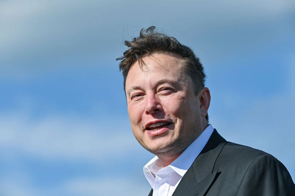 Elon Musk fica US$ 15 bilhões mais rico e pode desbancar Zuckerberg