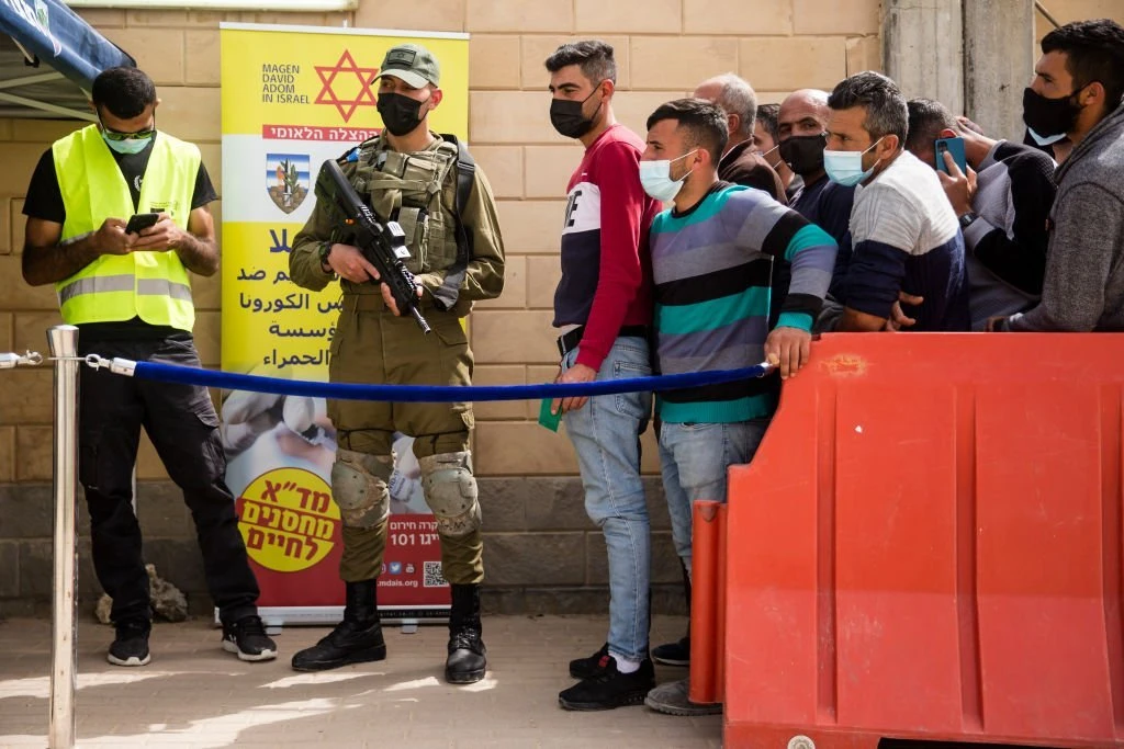 Palestinos recusam doses da Pfizer de Israel, que estão perto de expirar