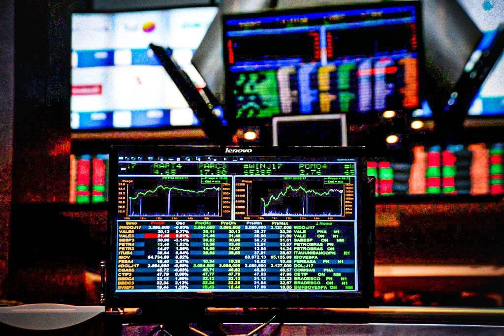 Ibovespa sobe 3% na semana, a 3º alta seguida, puxado por bancos