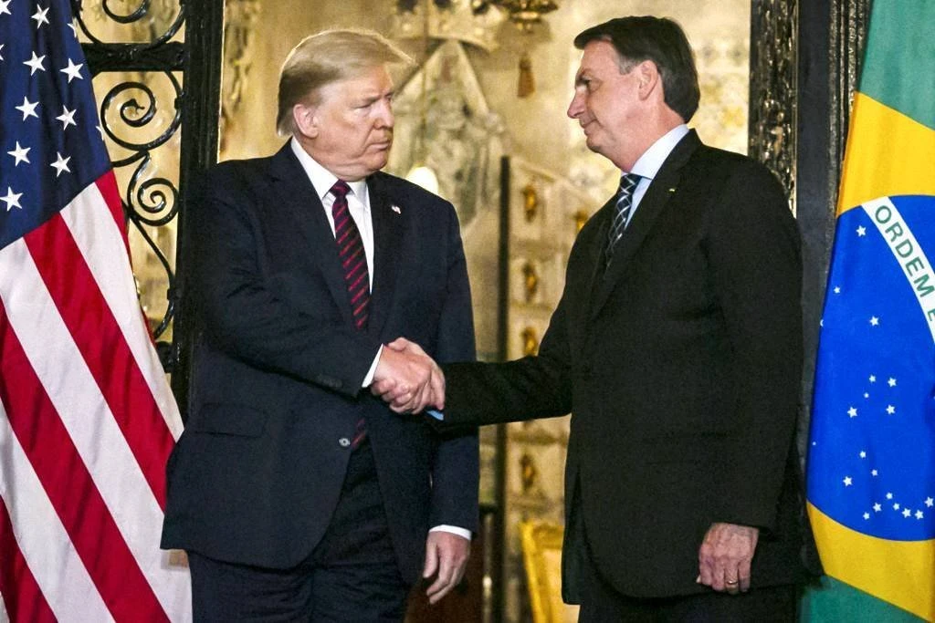 Trump não é a pessoa mais importante do mundo. Deus é, diz Bolsonaro em SC