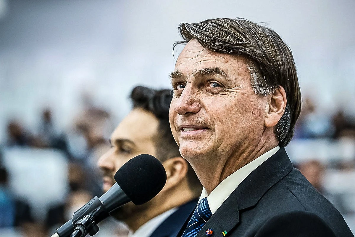 Em live, Bolsonaro faz “horário eleitoral gratuito” e pede votos a aliados
