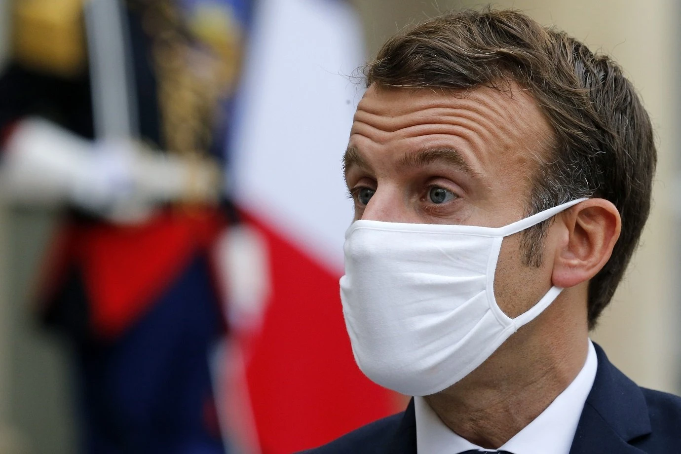 França entra novamente em lockdown a partir desta sexta, decreta Macron