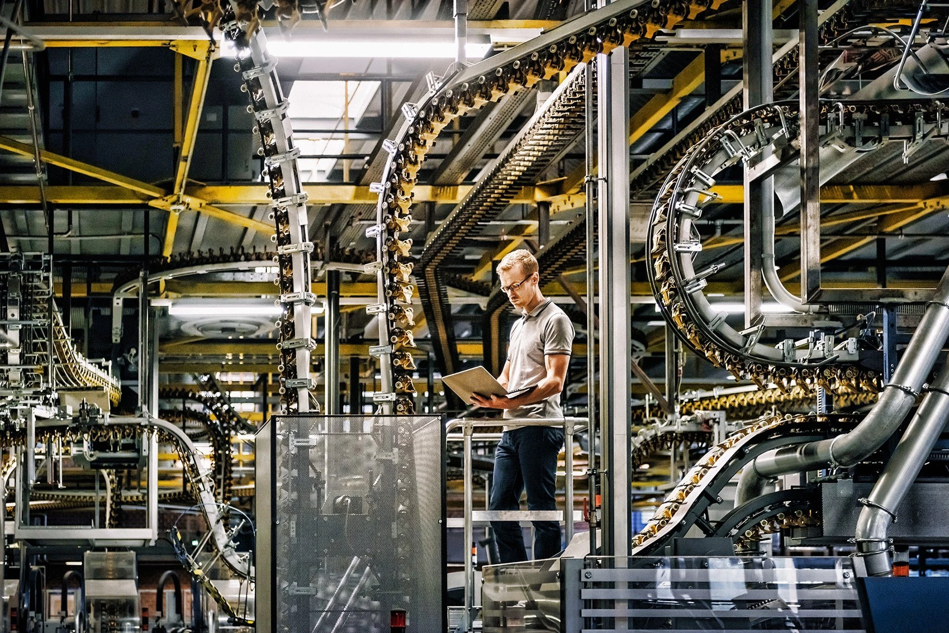 PMI composto da UE sobe a 48,1 em fevereiro, graças à indústria
