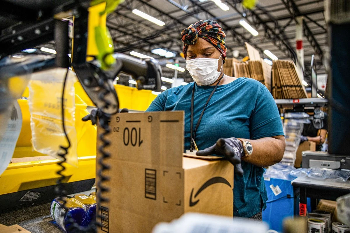 Amazon: Guia vazado chama funcionários do estoque de 'atletas industriais'