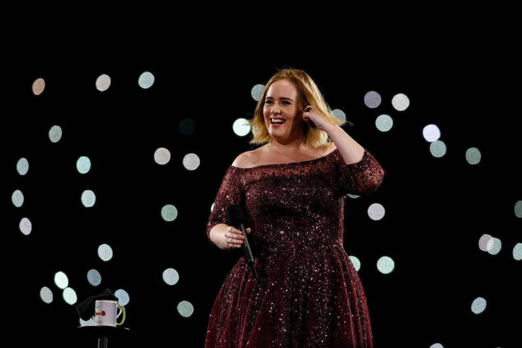 Adele anuncia retorno: “Estou entusiasmada e absolutamente aterrorizada”
