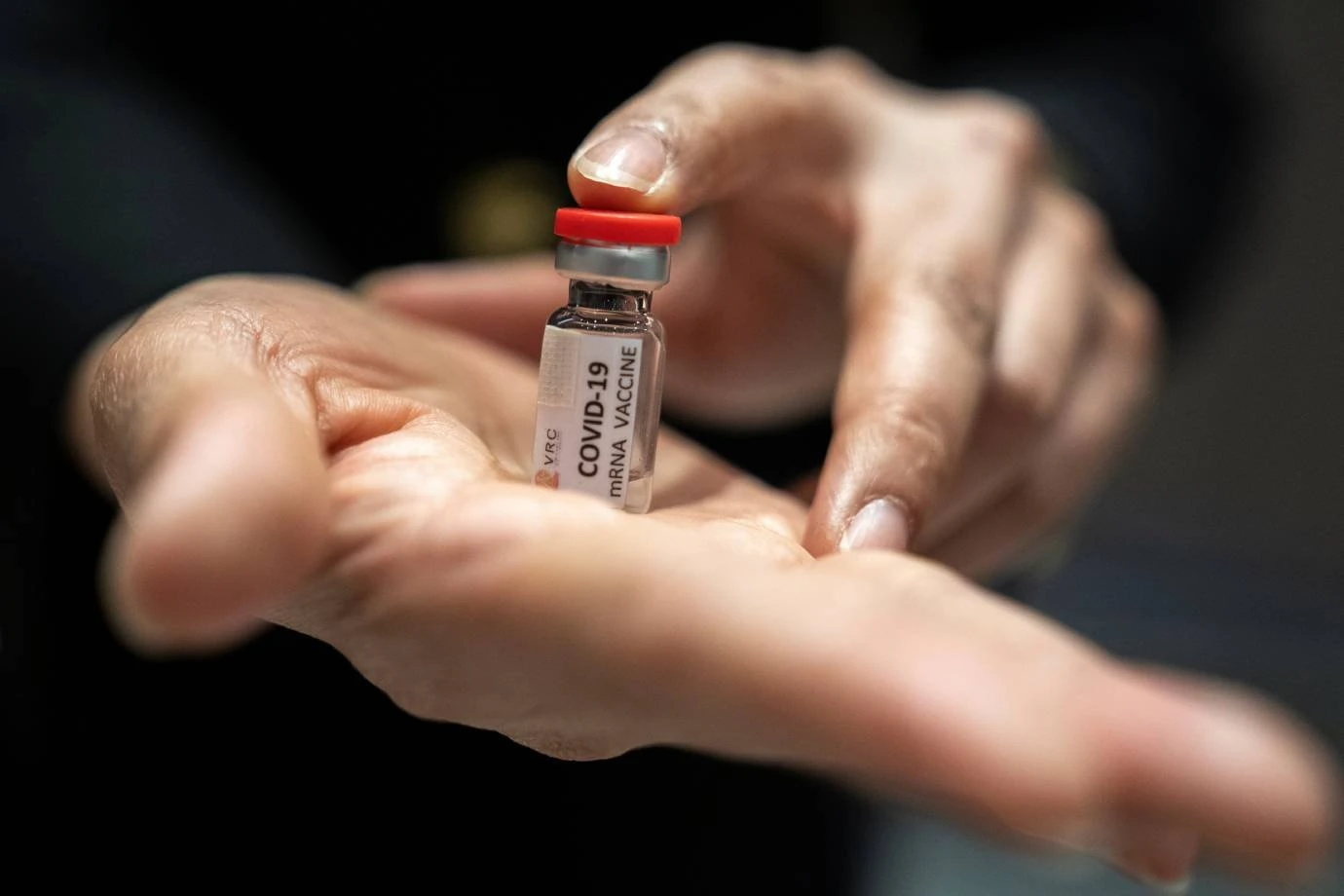 Análise mostra que vacina de Oxford com AstraZeneca faz o que promete