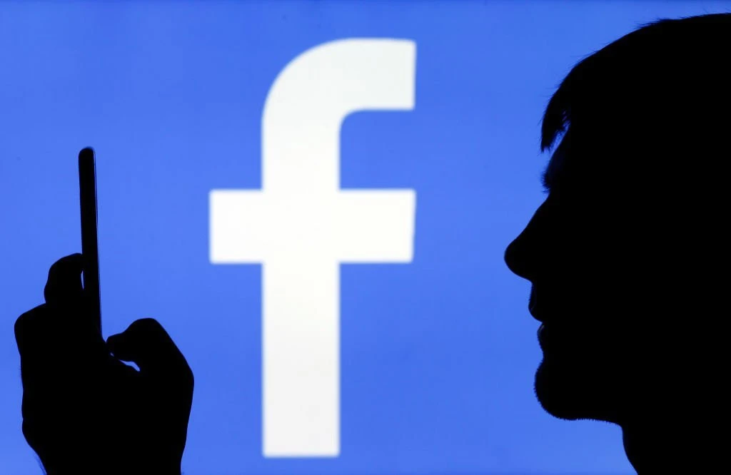 Inteligência artificial se torna crucial na luta para moderar o Facebook