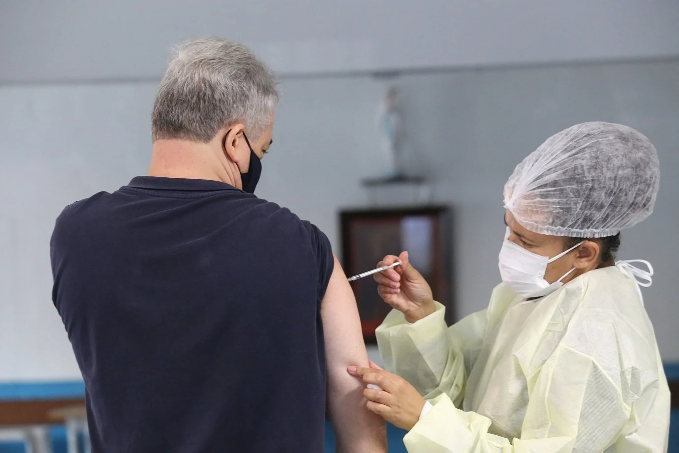 Brasil aplica 1,73 milhão de doses em 24h, 2ª maior marca da campanha
