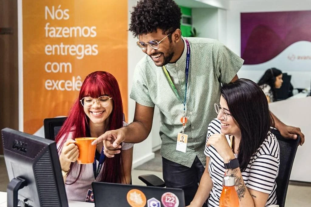 Empresa tem 500 vagas de desenvolvedores e metade será só para mulheres