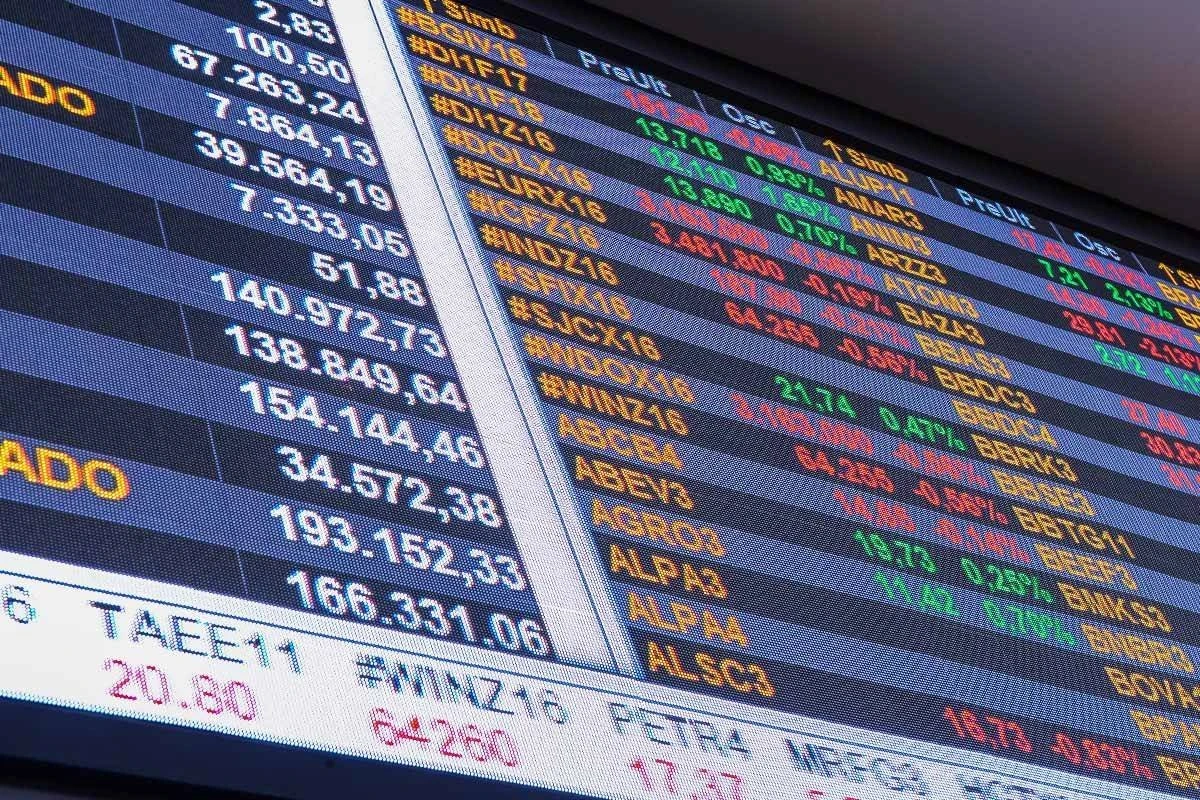 74 das 77 ações do Ibovespa caem na semana; Gol lidera com queda de 20%