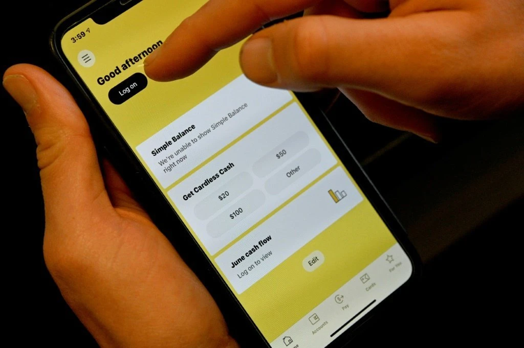 Grandes bancos e companhias aéreas de EUA e Austrália voltam a sair do ar