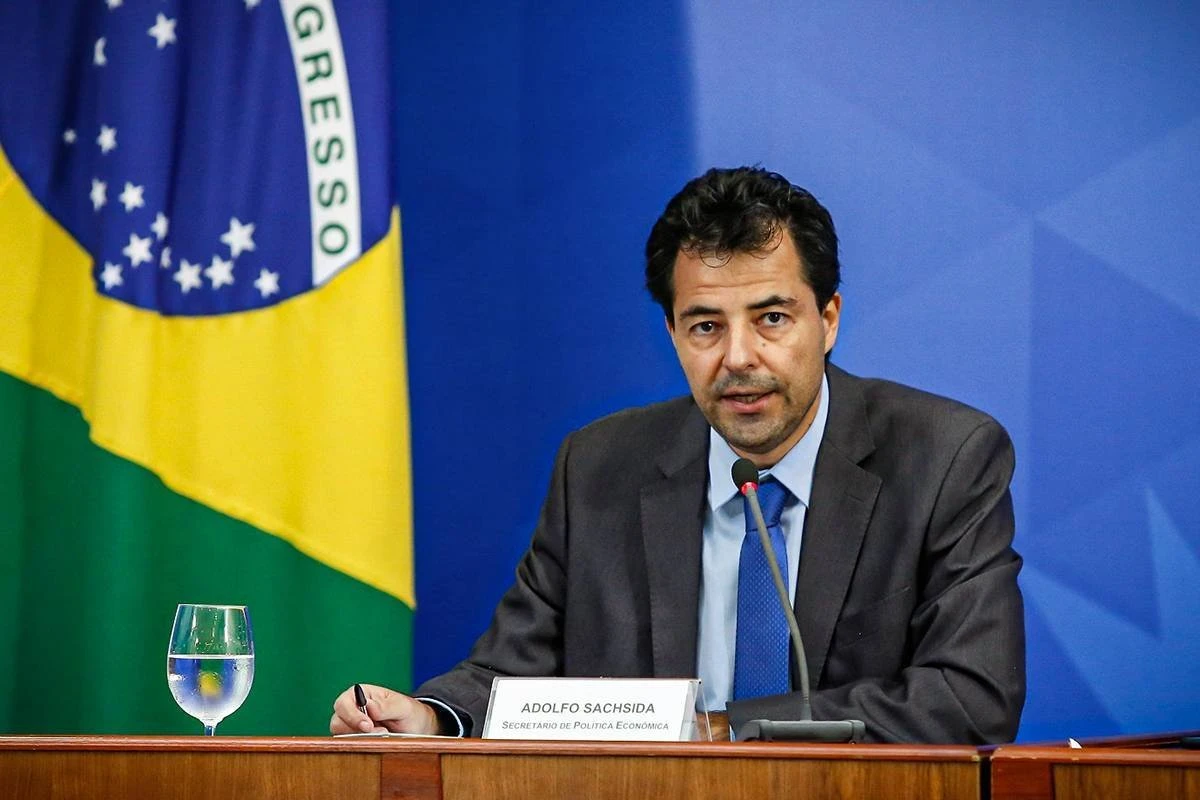 Economia deve receber injeção de R$110 bi até janeiro, estima Sachsida