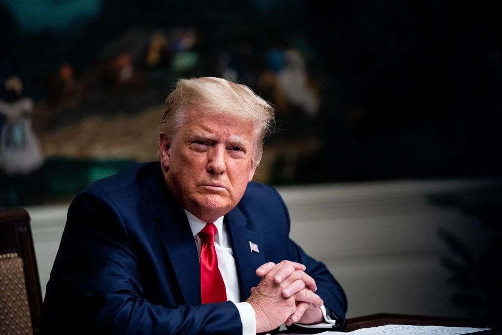 Câmara dos EUA aprova auxílio contra coronavírus de US$2 mil proposto por Trump