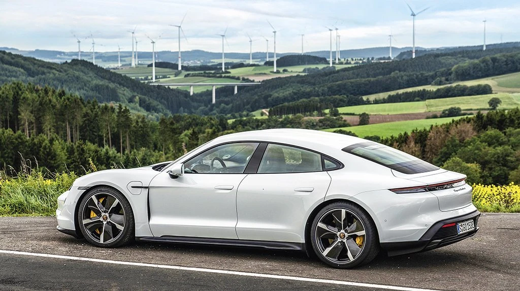 Taycan, o aguardado e polêmico Porsche elétrico, chega ao Brasil