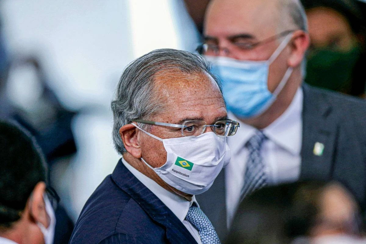 Tempo para ter estabilidade vai variar entre carreiras, diz Guedes