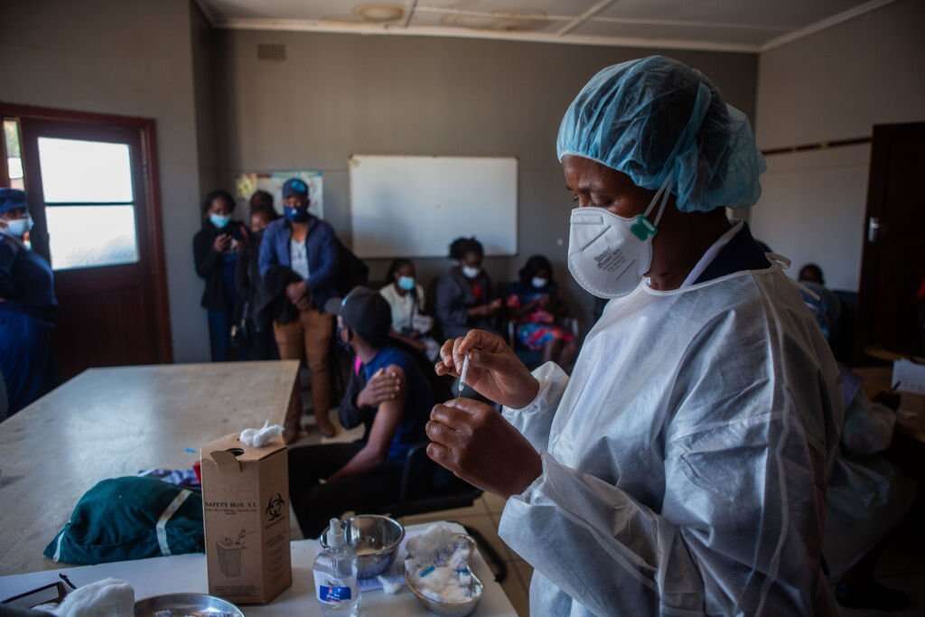 Covid-19: Países menos ricos têm maior adesão à vacina, entenda o porquê