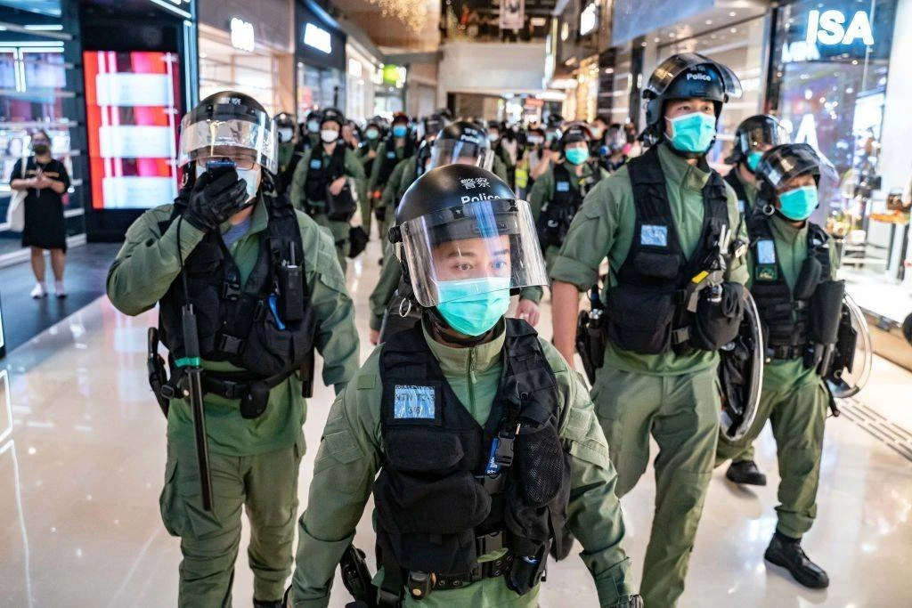 Jornalista é presa em Hong Kong por investigar agressão a manifestantes