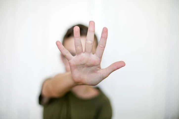 Accor e Instituto Avon buscam apoio no combate à violência contra a mulher