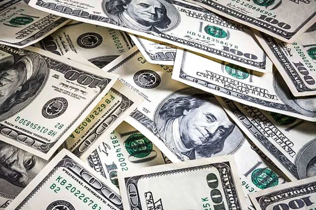 Dólar abre em queda com otimismo sobre estímulo americano