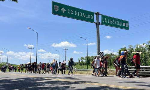 Parten de Suchiate 500 migrantes hacia Tapachula para luego cruzar el país   