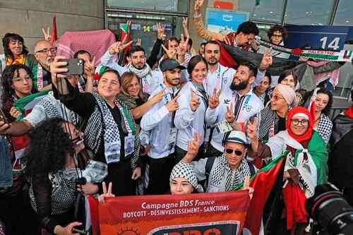 Con vítores  de “Palestina libre”, reciben a delegación   