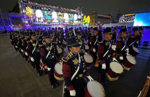 Preparan celebración en el Zócalo   