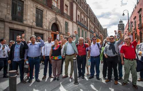 AMLO se despide y la presidenta electa abre el diálogo con la CNTE   