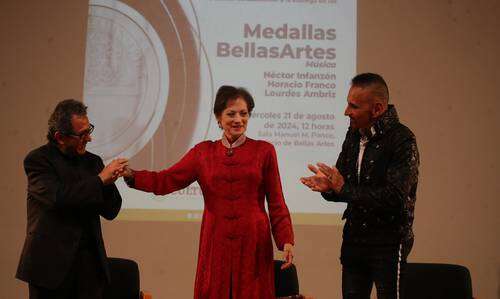 Entregan las Medallas Bellas Artes 2023 y 2024   