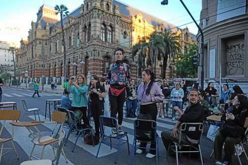 Universitarios repiten el paro nacional en Argentina   