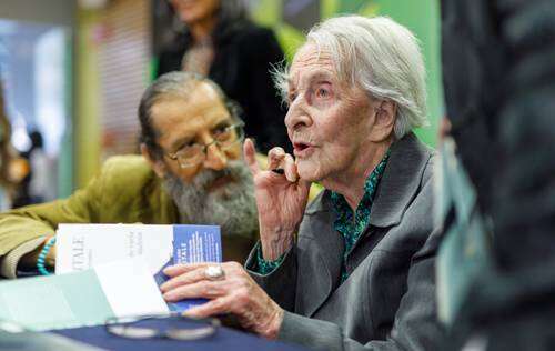 “Me llevo más o menos bien con la poesía, pero la prosa lo es todo”   