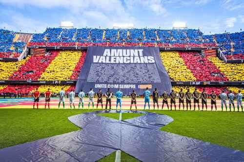 Valencia rinde homenaje a víctimas de inundaciones   