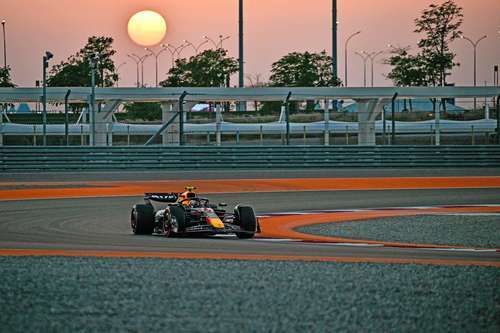 Tras pésima sprint, Checo remonta y clasifica noveno   