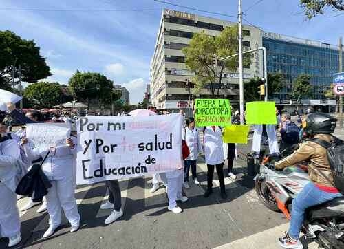 Protestan estudiantes de la salud en CDMX   