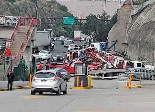 Bloquean transportistas la autopista México-Querétaro   