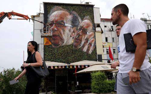 Homenaje a Ismail Kadaré en Tirana   