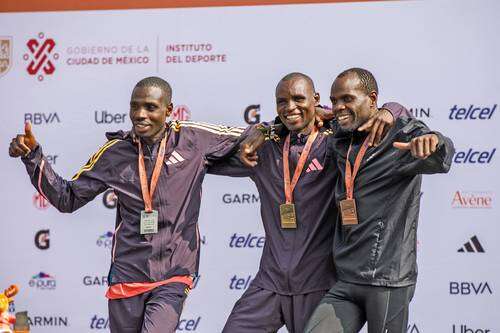 Dominan kenianos el Maratón Internacional de la CDMX   