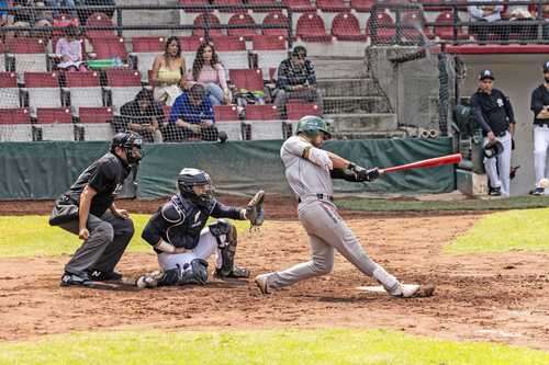 Cede la lluvia y arranca primer partido de miniliga del Pacífico    