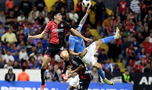 Cruz Azul empata 2-2 dolorosamente ante el Atlas   