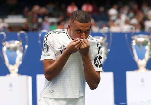 Mbappé por fin se viste  de merengue y abarrota el Bernabéu   