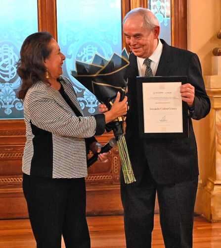 Premia el Inbal a Armando Colina, “obrero de la cultura” y cofundador de Arvil   