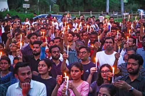 Siguen las protestas de médicos en India   