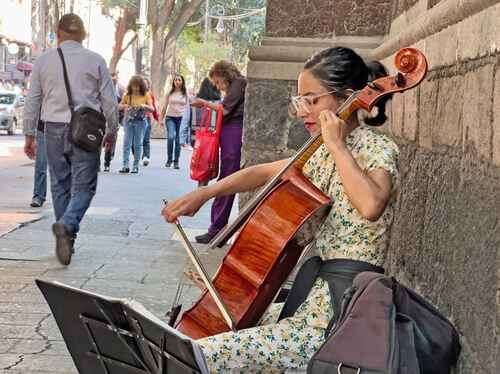 Al compas de la agitada ciudad    